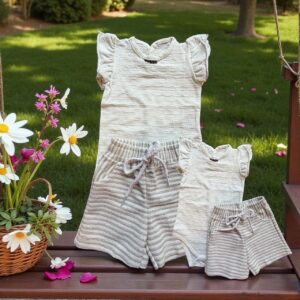 Conjunto Bebê Feminino Texturizado Bege + Short Listrado - Manga Borboleta
