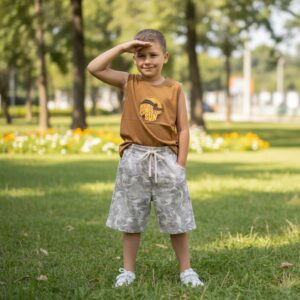 Conjunto Infantil Menino Regata "Here Comes The Sun" - Caramelo + Short Folhagem